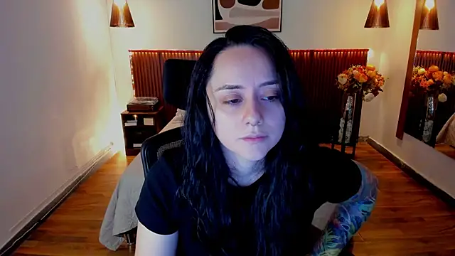 Snapshot of KatherineBond chatting on 07-31-26, 04:15 KatherineBond online show from 07-31-26, 04:15