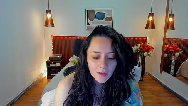 Snapshot of KatherineBond chatting on 08-06-26, 06:14 KatherineBond online show from 08-06-26, 06:14