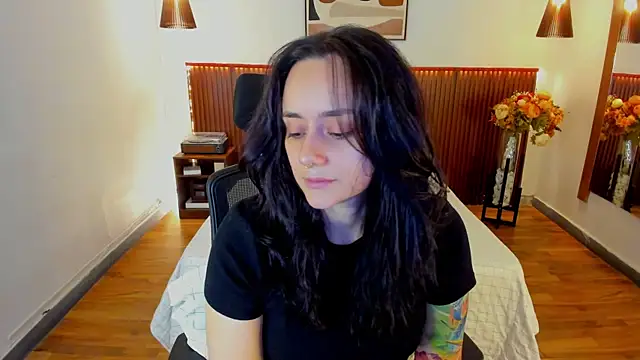 Snapshot of KatherineBond chatting on 07-06-26, 04:31 KatherineBond online show from 07-06-26, 04:31
