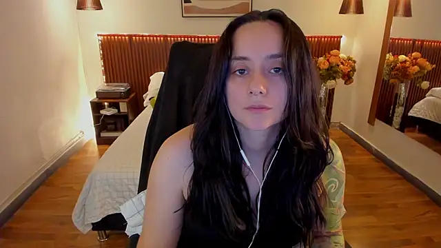 Snapshot of KatherineBond chatting on 06-04-26, 07:40 KatherineBond online show from 06-04-26, 07:40