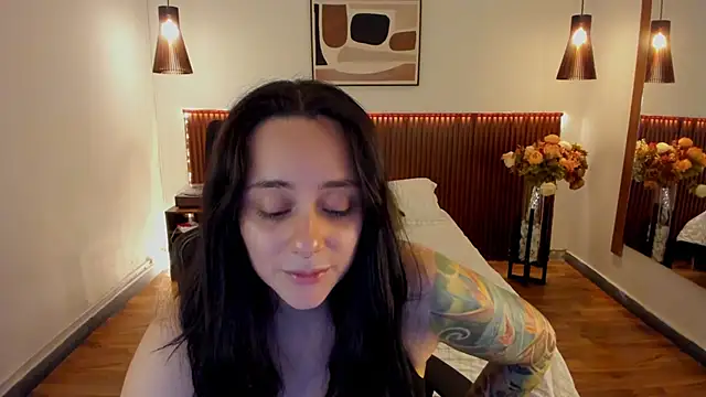 Snapshot of KatherineBond chatting on 05-30-26, 06:02 KatherineBond online show from 05-30-26, 06:02