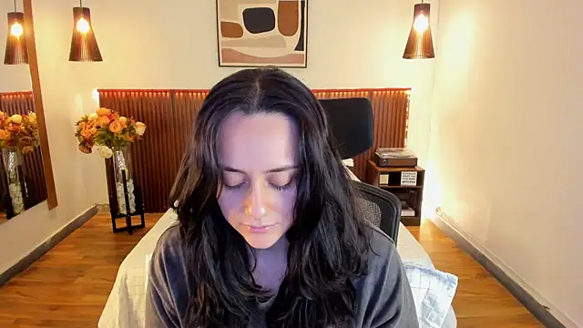 Snapshot of KatherineBond chatting on 06-25-26, 06:13 KatherineBond online show from 06-25-26, 06:13