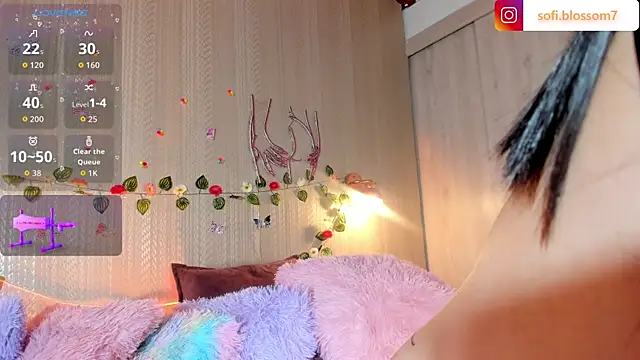 Sofi Blossom online show from 06-17-26, 08:52
