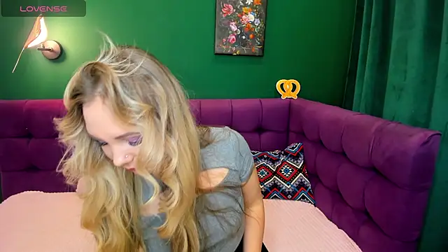 Snapshot of EvaMoran chatting on 10-03-25, 01:53 EvaMoran online show from 10-03-25, 01:53