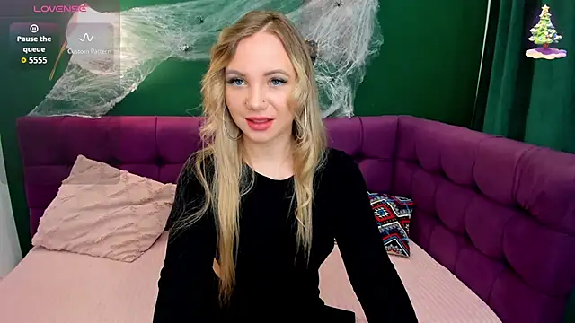 Snapshot of EvaMoran chatting on 10-23-25, 01:37 EvaMoran online show from 10-23-25, 01:37