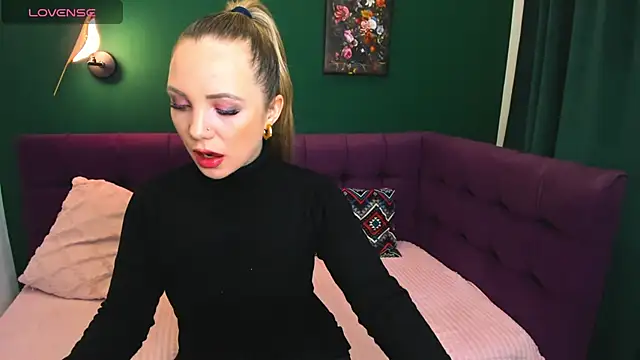 EvaMoran online show from 11-11-25, 02:17