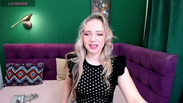 Snapshot of EvaMoran chatting on 04-21-26, 01:53 EvaMoran online show from 04-21-26, 01:53