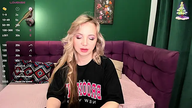 Snapshot of EvaMoran chatting on 05-10-26, 01:42 EvaMoran online show from 05-10-26, 01:42