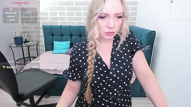 Snapshot of EvaMoran chatting on 06-08-26, 02:01 EvaMoran online show from 06-08-26, 02:01
