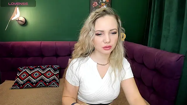 Snapshot of EvaMoran chatting on 09-30-25, 01:55 EvaMoran online show from 09-30-25, 01:55