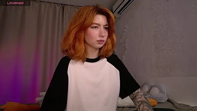 Snapshot of Evaa_Moonn_ chatting on 09-12-25, 05:29 Evaa Moonn  online show from 09-12-25, 05:29