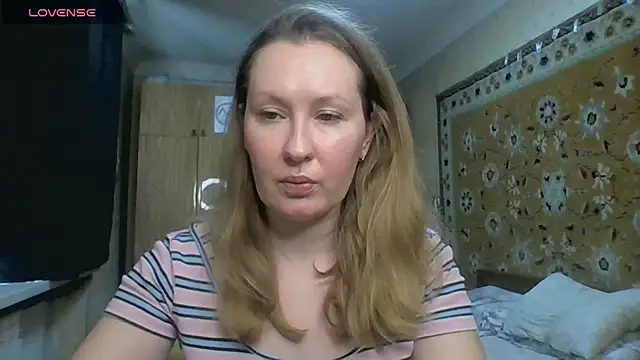 AnnaXLovers online show from 04-15-26, 10:21