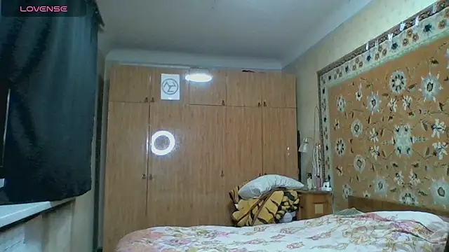 AnnaXLovers online show from 10-29-25, 02:27