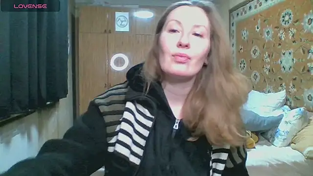 AnnaXLovers online show from 01-15-26, 12:41