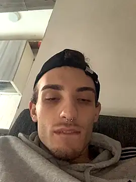 Snapshot of LaMaterialista chatting on 10-19-25, 03:15 LaMaterialista online show from 10-19-25, 03:15