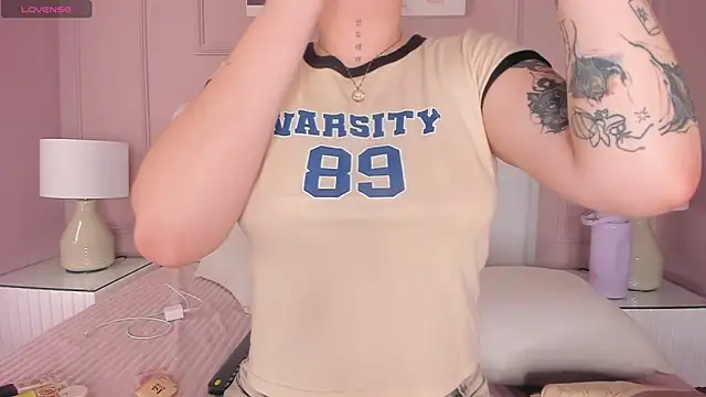 Danee 19  online show from 12-18-25, 10:19