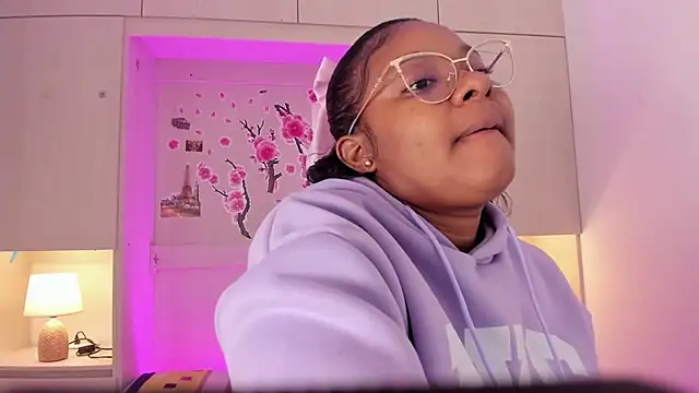 tamaraa smiith online show from 11-28-25, 08:09