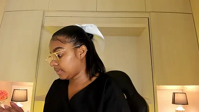 tamaraa smiith online show from 11-19-25, 07:36