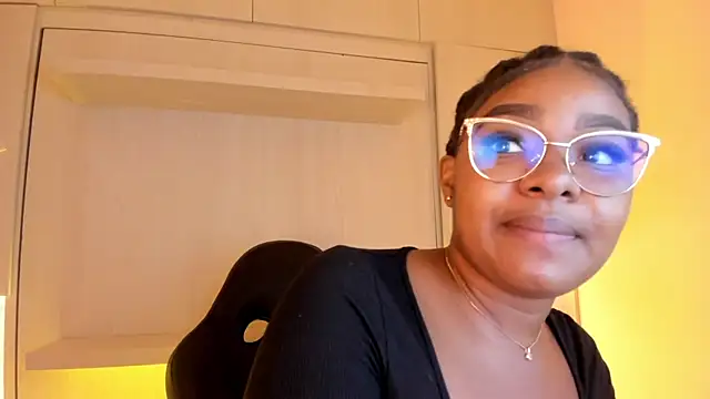 tamaraa smiith online show from 10-29-25, 07:35