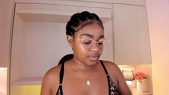 tamaraa smiith online show from 11-03-25, 07:39