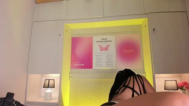 Snapshot of tamaraa_smiith chatting on 03-03-26, 07:43 tamaraa smiith online show from 03-03-26, 07:43