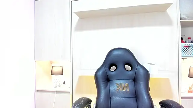 tamaraa smiith online show from 10-28-25, 07:46