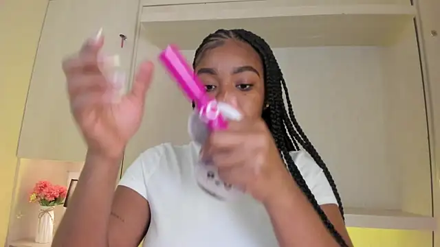 Snapshot of tamaraa_smiith chatting on 02-17-26, 07:44 tamaraa smiith online show from 02-17-26, 07:44