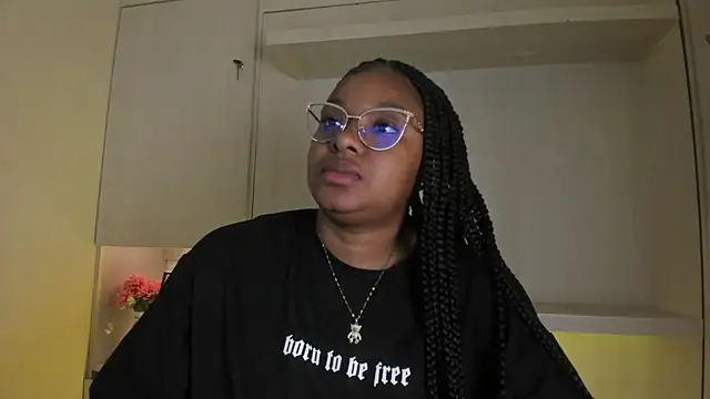 Snapshot of tamaraa_smiith chatting on 02-22-26, 12:18 tamaraa smiith online show from 02-22-26, 12:18