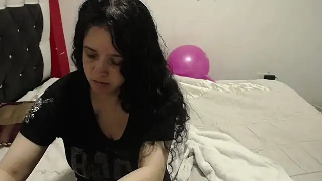 Katty Bones online show from 10-23-25, 04:22