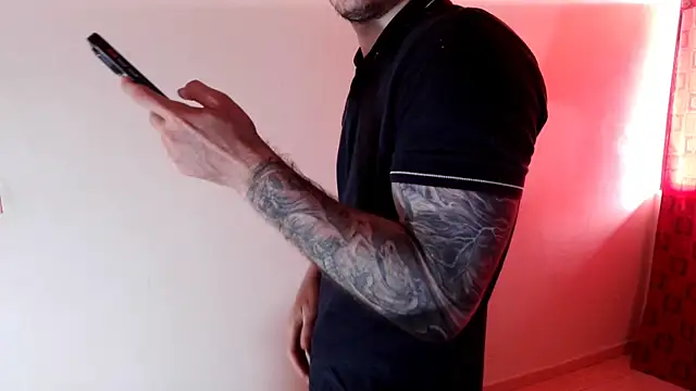 Snapshot of Kenner_fox77 chatting on 12-18-25, 06:45 Kenner fox77 online show from 12-18-25, 06:45