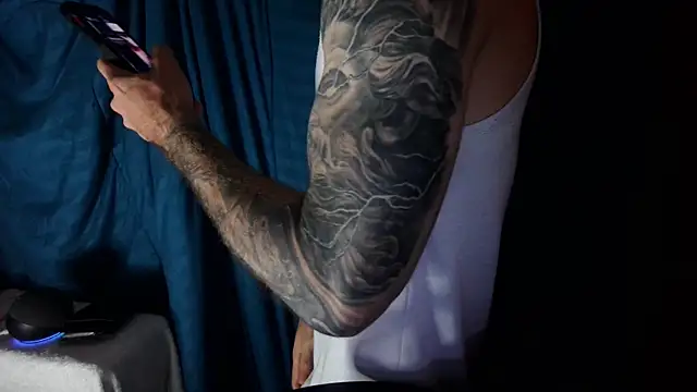 Snapshot of Kenner_fox77 chatting on 12-31-24, 03:23 Kenner fox77 online show from 12-31-24, 03:23