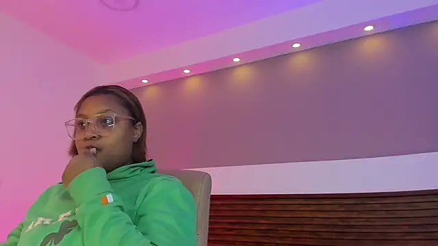 Adelehottman online show from 03-25-26, 12:04