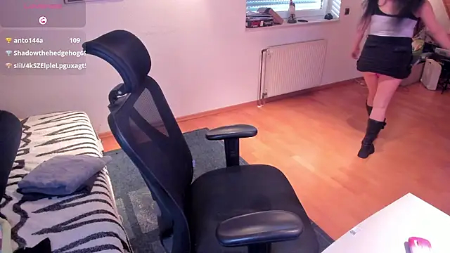 chica Hetfield online show from 11-05-25, 02:09