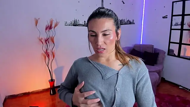 Snapshot of Elizabeth_taylor_b chatting on 02-12-26, 11:15 Elizabeth taylor b online show from 02-12-26, 11:15