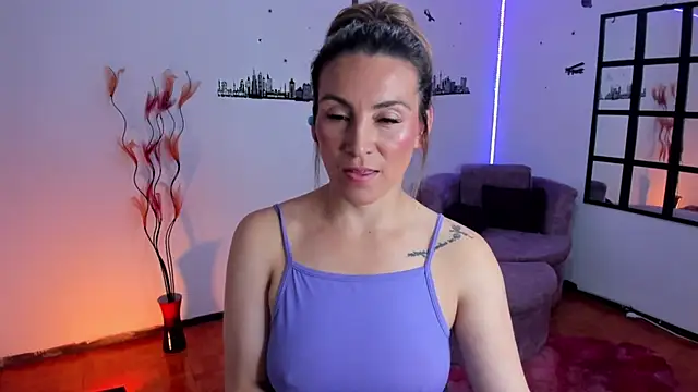 Snapshot of Elizabeth_taylor_b chatting on 02-02-26, 11:37 Elizabeth taylor b online show from 02-02-26, 11:37