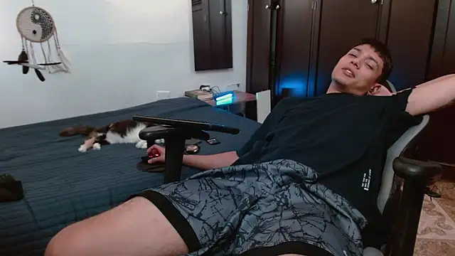 aaron blug online show from 11-21-25, 09:47