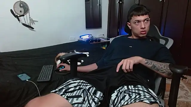 aaron blug online show from 10-24-25, 10:31