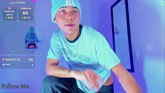 Snapshot of visaelX chatting on 03-15-25, 02:23 visaelX online show from 03-15-25, 02:23