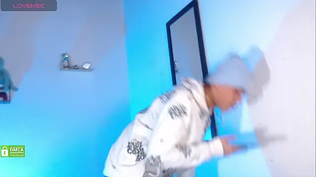 Snapshot of visaelX chatting on 03-13-25, 09:48 visaelX online show from 03-13-25, 09:48