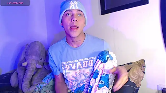 Snapshot of visaelX chatting on 03-08-25, 01:39 visaelX online show from 03-08-25, 01:39