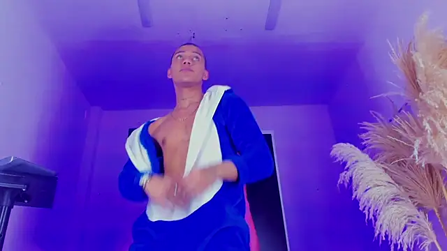 Snapshot of visaelX chatting on 01-24-25, 01:03 visaelX online show from 01-24-25, 01:03