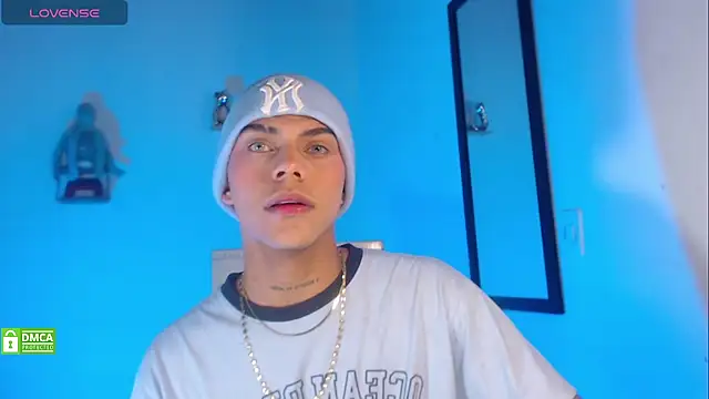 Snapshot of visaelX chatting on 03-15-25, 08:15 visaelX online show from 03-15-25, 08:15