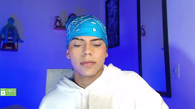 Snapshot of visaelX chatting on 03-23-25, 04:49 visaelX online show from 03-23-25, 04:49