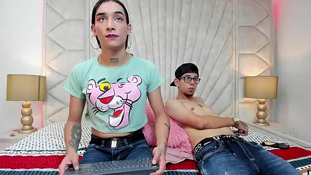 Derek and Skarlet online show from 02-28-25, 06:31