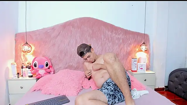 Snapshot of Derek_and_Skarlet chatting on 11-02-25, 01:49 Derek and Skarlet online show from 11-02-25, 01:49