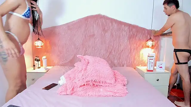 Snapshot of Derek_and_Skarlet chatting on 10-28-25, 07:24 Derek and Skarlet online show from 10-28-25, 07:24