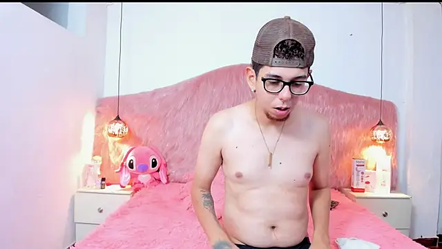 Snapshot of Derek_and_Skarlet chatting on 11-15-25, 02:32 Derek and Skarlet online show from 11-15-25, 02:32