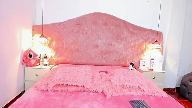 Snapshot of Derek_and_Skarlet chatting on 02-26-26, 10:04 Derek and Skarlet online show from 02-26-26, 10:04