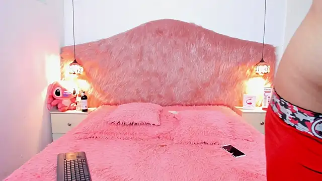 Snapshot of Derek_and_Skarlet chatting on 01-10-26, 04:02 Derek and Skarlet online show from 01-10-26, 04:02