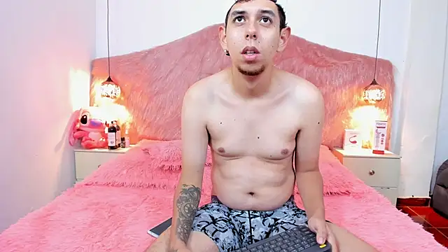 Snapshot of Derek_and_Skarlet chatting on 01-15-26, 04:10 Derek and Skarlet online show from 01-15-26, 04:10